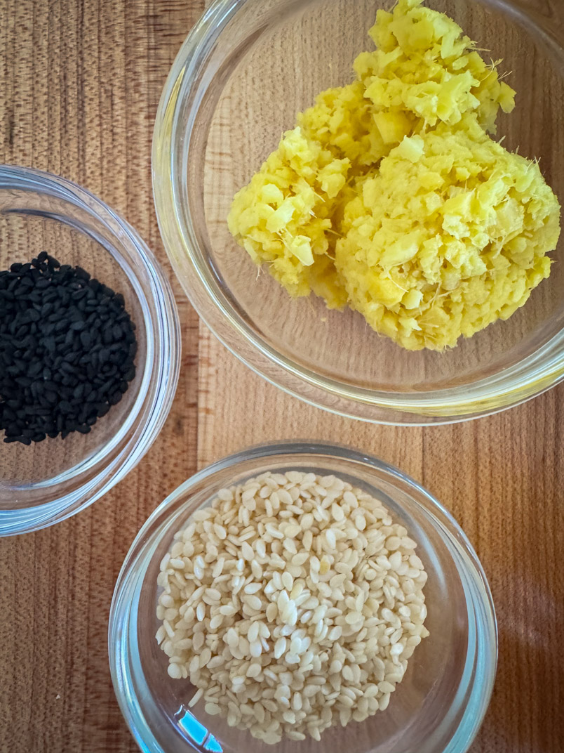 black seeds, ginger, sesame seeds