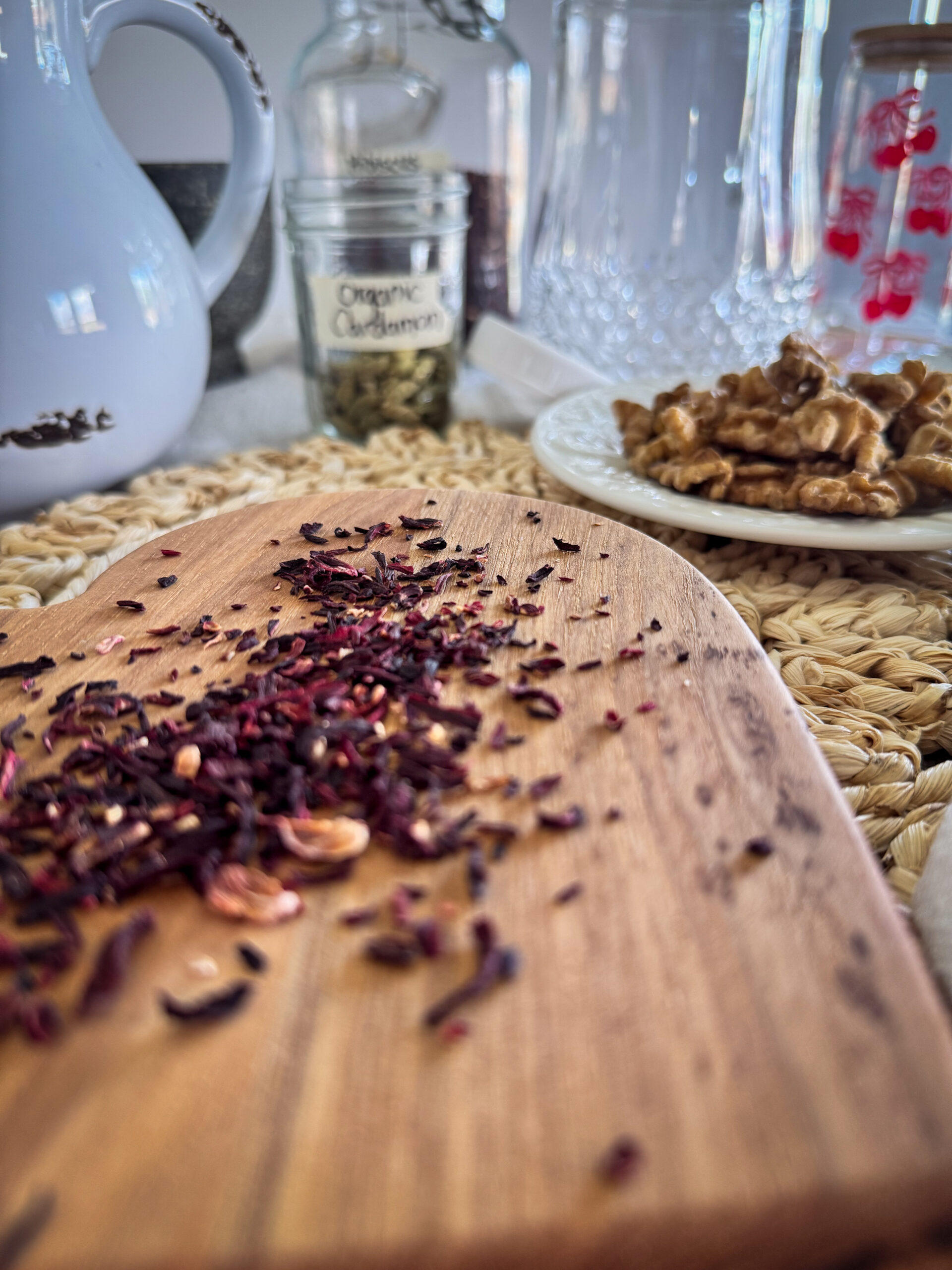 hibiscus tea leaves with walnuts