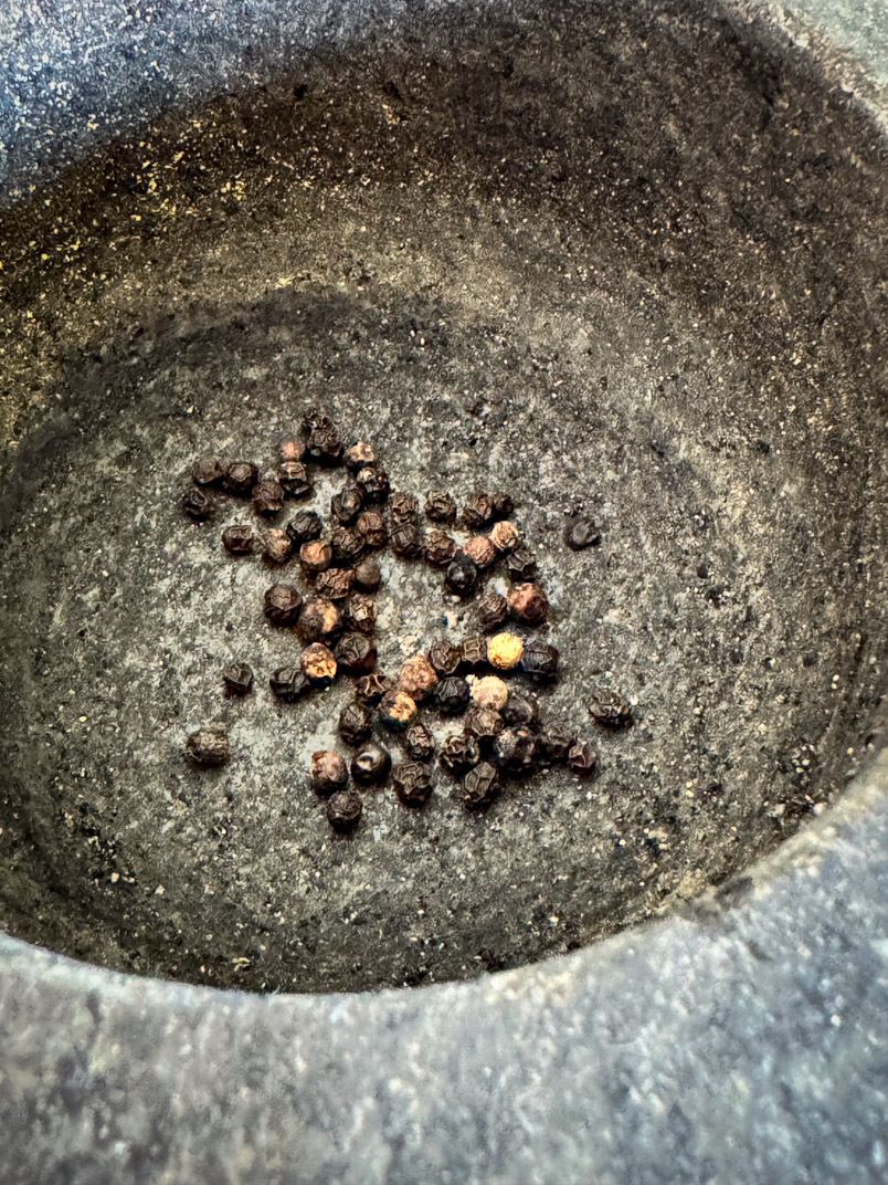 organic whole black peppercorns
