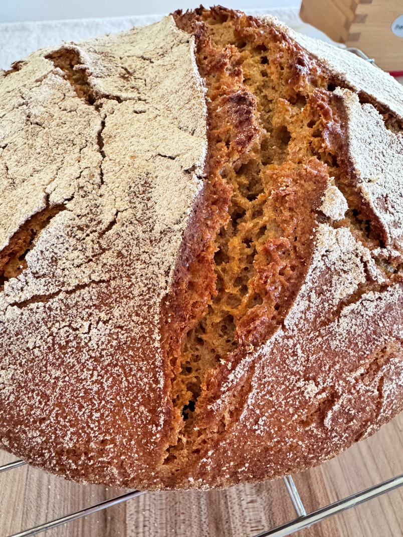 einkorn bread close up