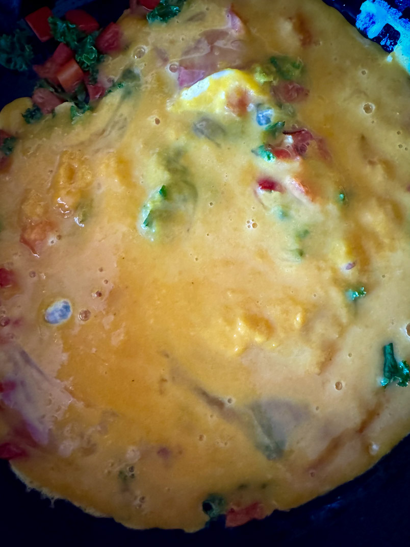 kale and red bell peppers with eggs