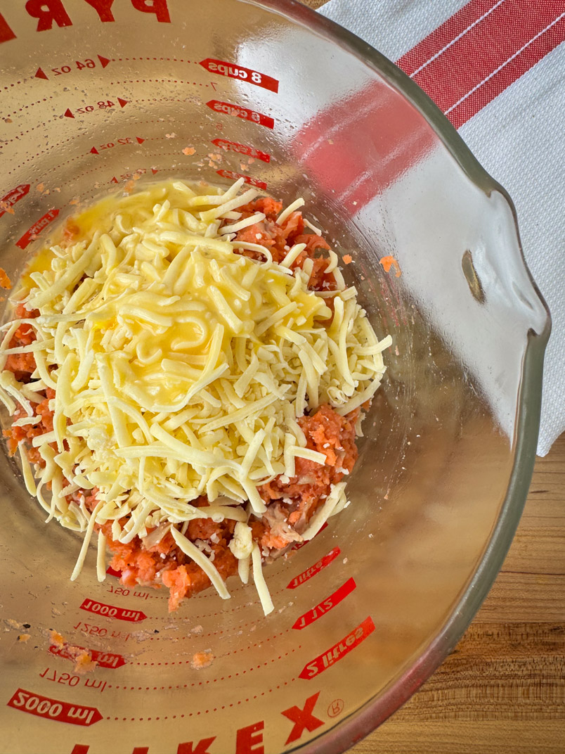 baked seafood recipe: salmon with mozzarellla