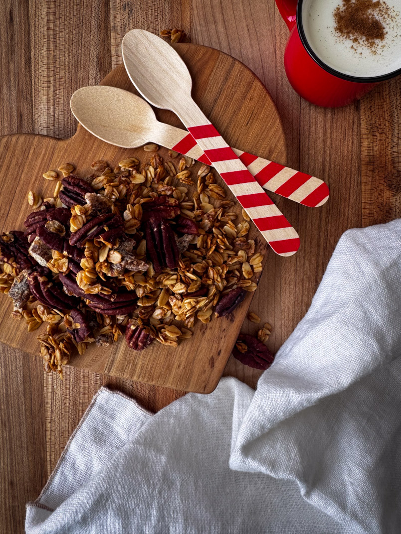 honey and maple pecan granola served on a heart honey and maple pecan granola served on a heart
