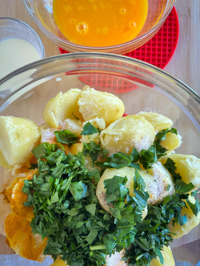 Potatoes and parsley for baked potato bites